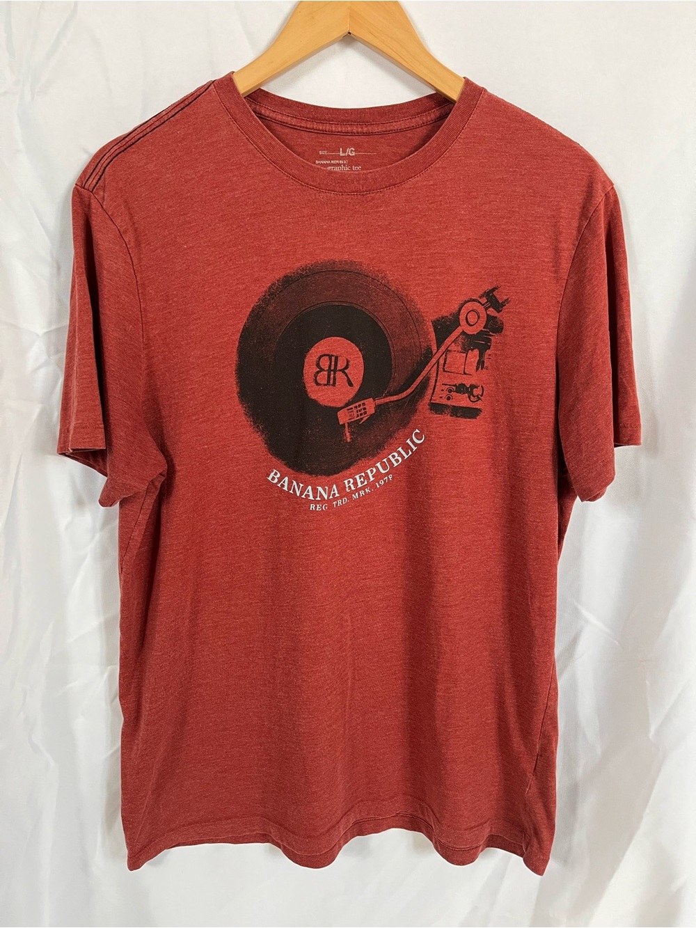 Banana Republic Red Short-Sleeve Graphic Tee